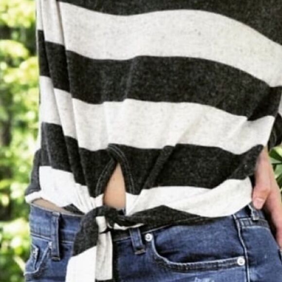 Striped Front Tie Top‎ - Picture 12 of 12